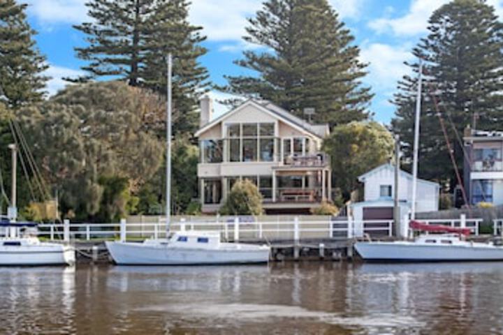  Queensland Tourism