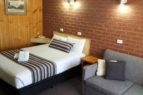 Country Mile Motor Inn - QLD Tourism 5