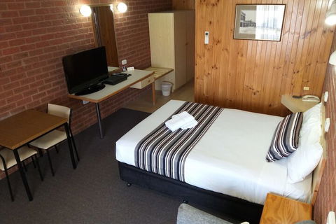 Country Mile Motor Inn - QLD Tourism 4