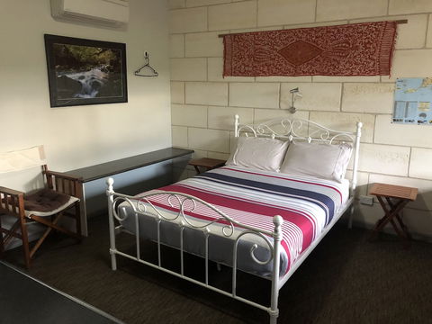 Port Campbell Guesthouse & Flash Packers - Queensland Tourism 4