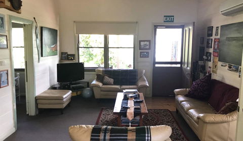 Port Campbell Guesthouse & Flash Packers - Queensland Tourism 6