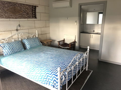 Port Campbell Guesthouse & Flash Packers - Queensland Tourism 2