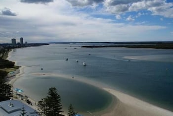 Pacific Coast Motel - QLD Tourism 0