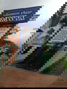 Cannon Park Motel - QLD Tourism 1