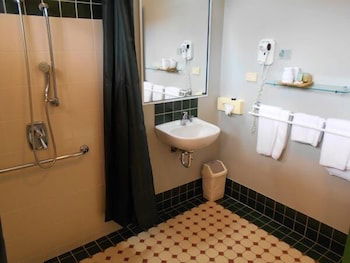 Cannon Park Motel - QLD Tourism 3