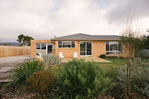 Waterfront Holiday Home Esplanade 54 - Queensland Tourism 0