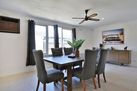 Ivy Units Glen Waverley - QLD Tourism 5
