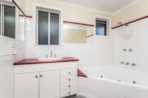 Family Home At Kingston Beach - Queensland Tourism 4