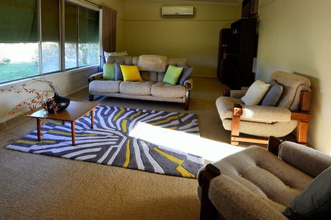 Sea Lake Motel - QLD Tourism 5