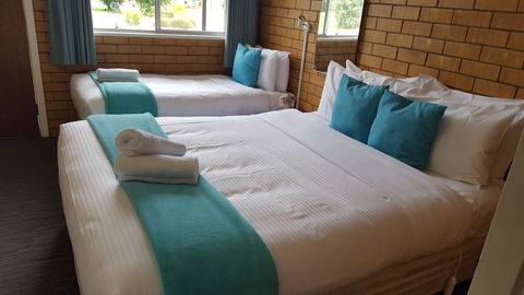 Sea Lake Motel - QLD Tourism 6