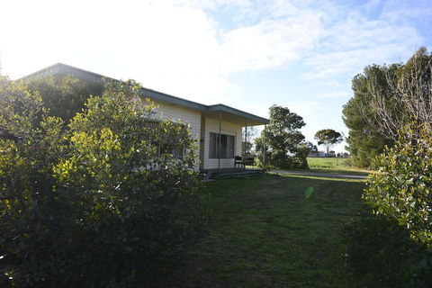 Sea Lake Motel - QLD Tourism 2