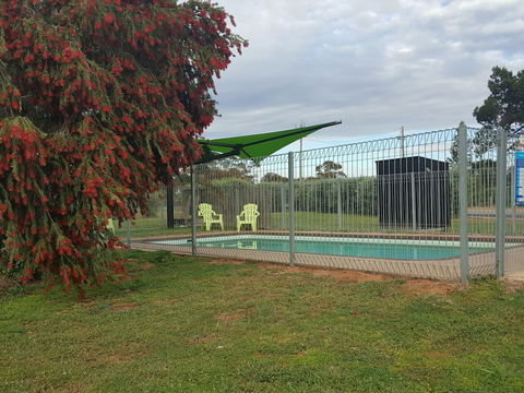 Sea Lake Motel - QLD Tourism 0