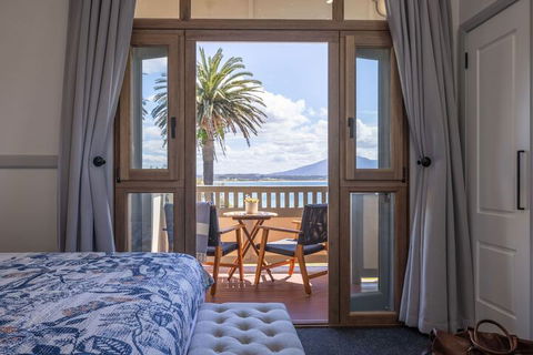 Bermagui Beach Hotel - QLD Tourism 6