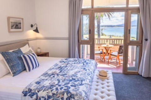 Bermagui Beach Hotel - QLD Tourism 0