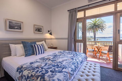 Bermagui Beach Hotel - QLD Tourism 7