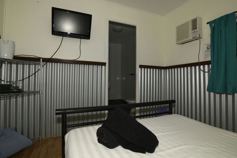 Scottys Mission Beach YHA - Queensland Tourism 6
