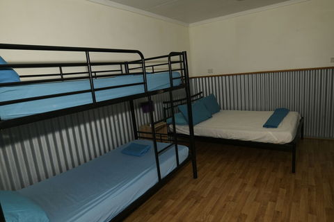 Scottys Mission Beach YHA - Queensland Tourism 5