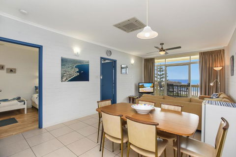 The Dolphins Beachfront Apartments - Queensland Tourism 4
