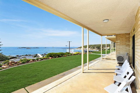 The Dolphins Beachfront Apartments - Queensland Tourism 2