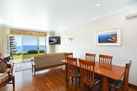 The Dolphins Beachfront Apartments - Queensland Tourism 5