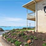 The Dolphins Beachfront Apartments - Queensland Tourism 0