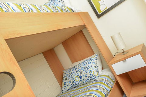 South Seas Beachfront Apartments - Queensland Tourism 4