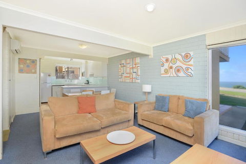 South Seas Beachfront Apartments - Queensland Tourism 2
