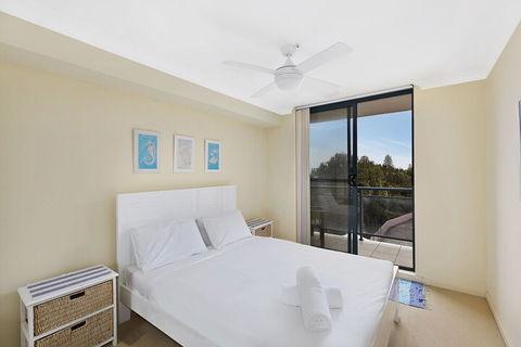 Twin Shores 67 - QLD Tourism 1
