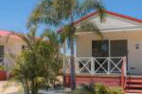 Outback Oasis Caravan Park - QLD Tourism 0