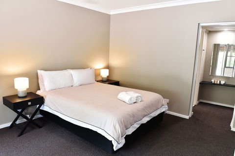 Dutchies Motel Nelson Bay - QLD Tourism 5