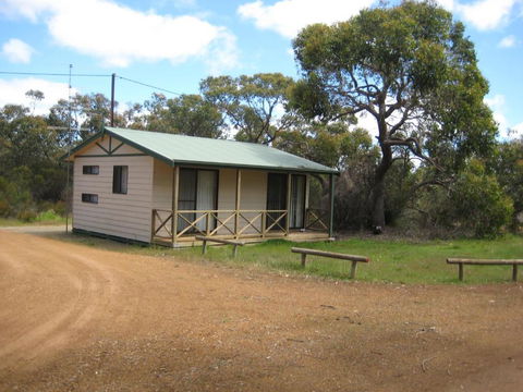 Parndana Hotel Cabins - Queensland Tourism 1