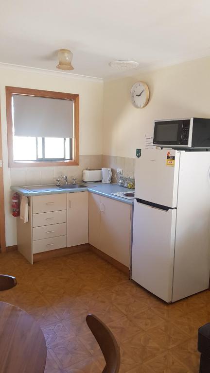 Parndana Hotel Cabins - Queensland Tourism 4