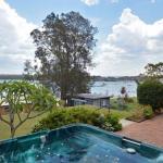 The House On The Lake At Fishing Point Lake Macquarie Honestly Put The Line In & Catch Fish - QLD Tourism 0