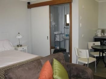 Stone Hut Cottage - Queensland Tourism 0