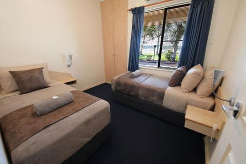 Lakeview Apartments - Queensland Tourism 1