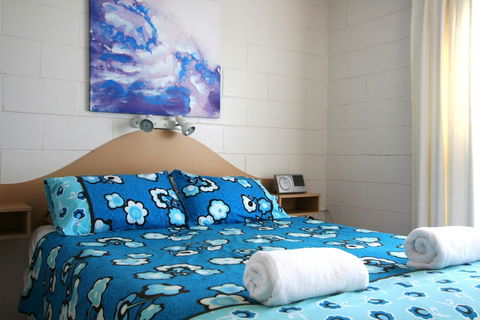 Lake Edge Holiday Units - QLD Tourism 3