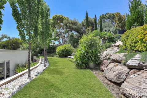 Barossa White House - Queensland Tourism 2