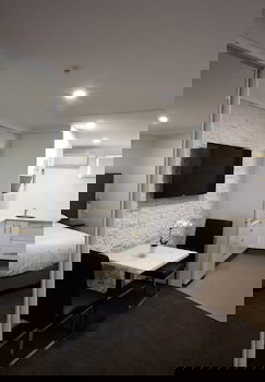 The Duck Inn Apartments - QLD Tourism 0