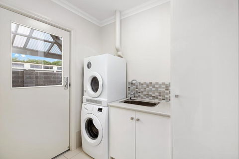 City Two Apartment - Queensland Tourism 5