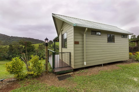 Mena Creek Flower House - Queensland Tourism 0