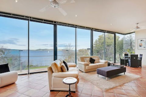 Kylakin On The Derwent River - Rejuvenate Stays - QLD Tourism 0