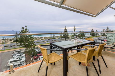 The White Pearl Penthouse - QLD Tourism 1