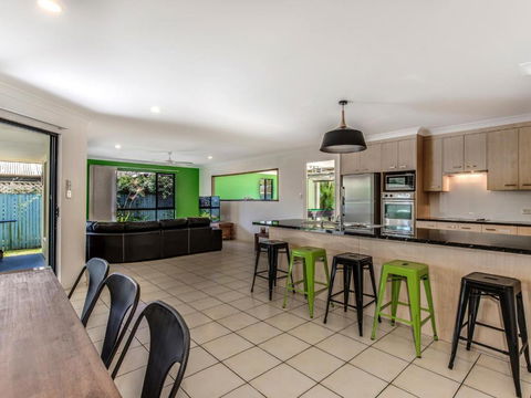 Coolum Waves Pet Friendly Holiday House - Queensland Tourism 6