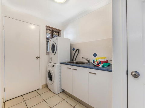 Coolum Waves Pet Friendly Holiday House - Queensland Tourism 4