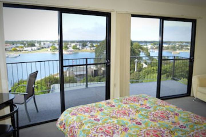  QLD Tourism
