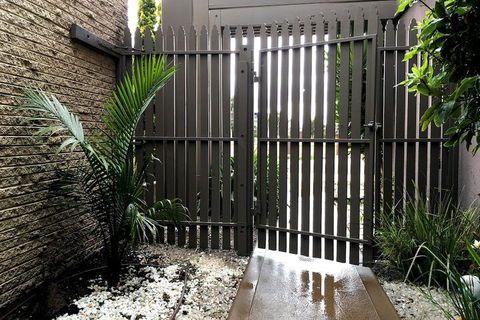 Deluxe Lake View House - Queensland Tourism 2