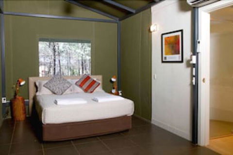 Zoofari Lodge At Taronga Western Plains - QLD Tourism 3