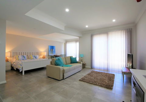 Studio Style Mindarie Marina - Queensland Tourism 4
