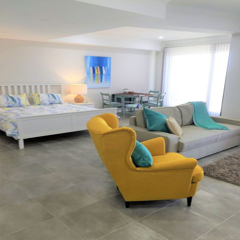 Studio Style Mindarie Marina - Queensland Tourism 3