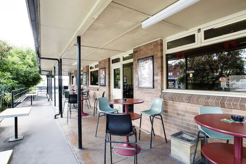 Nightcap At Hume Hotel - QLD Tourism 5